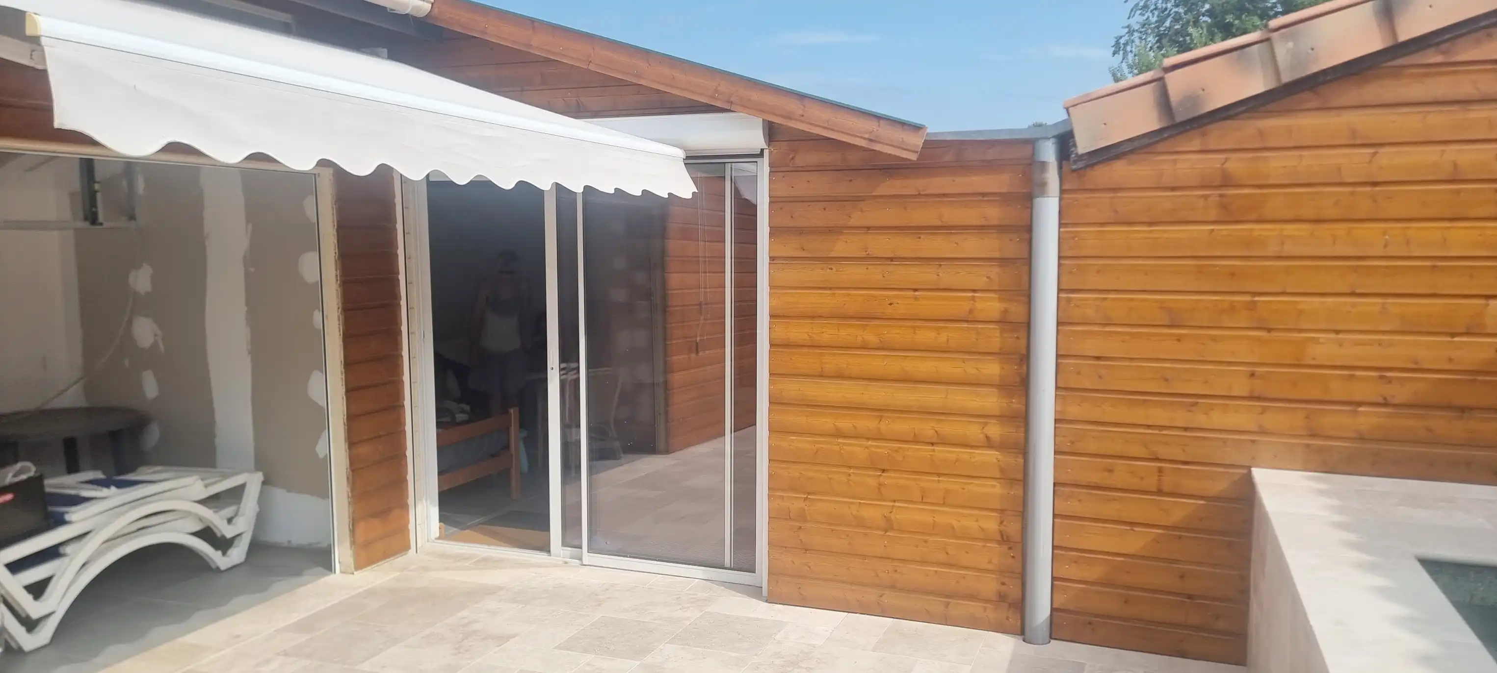 Détail peinture extérieure chalet - GEC Aquitaine 33